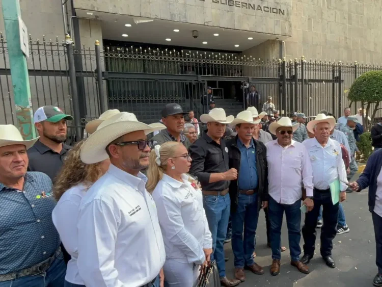 Transportistas piden cabeza de Secretario de Agricultura y Gobierno se niega: Seguirán bloqueos carreteros