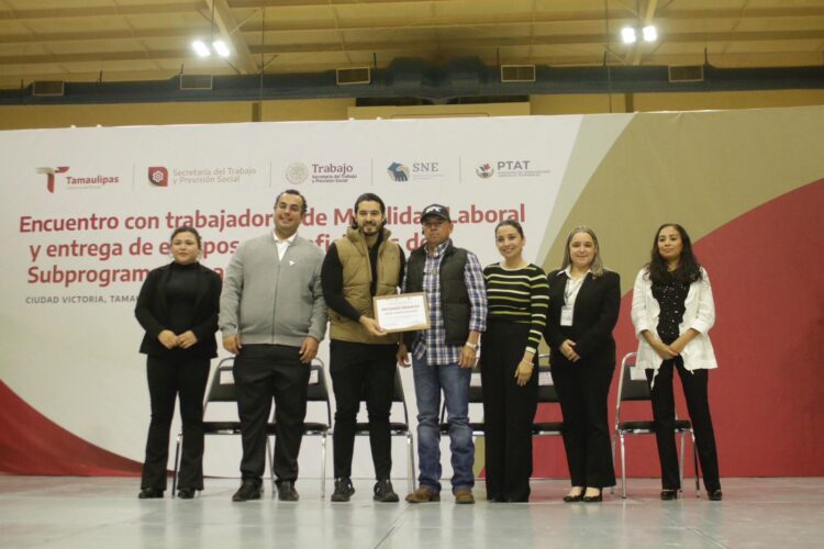 Encabeza Illoldi encuentro con trabajadores de Movilidad Laboral y entrega de equipos del subprograma Tamaulipas Equipa