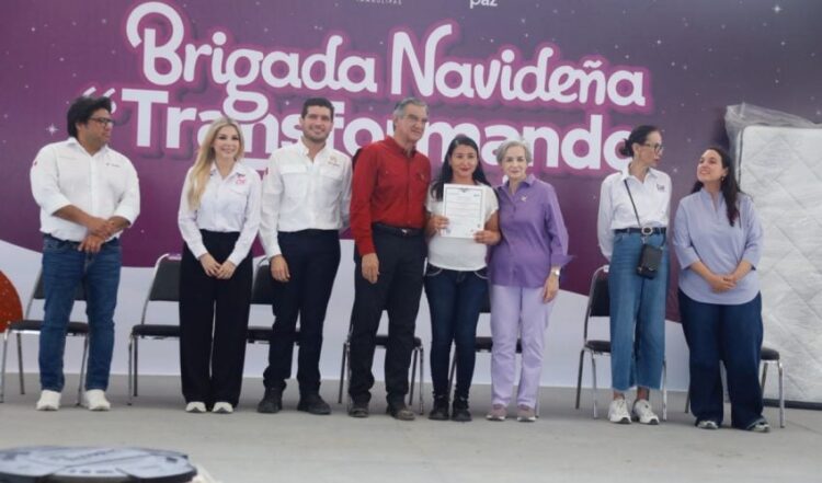 Américo y María apapachan a habitantes de Higuerillas con la Brigada Navideña Transformando Familias