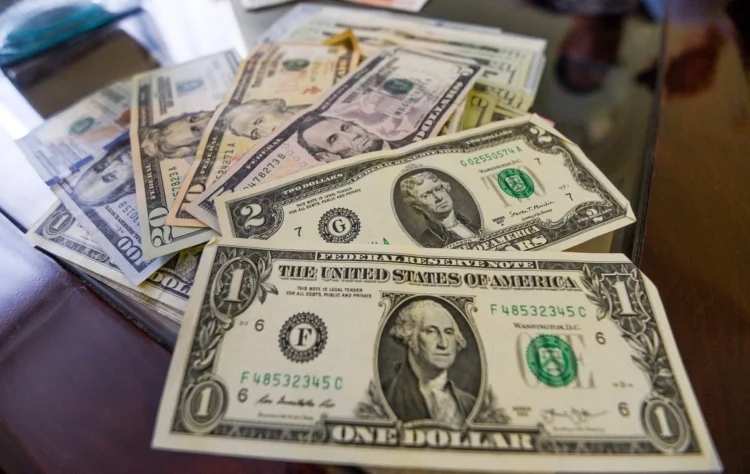 Se aprecia peso mexicano: Alcanza su mejor nivel desde julio de 2024; se coloca en 18.23 por dólar