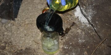 La FGR asegura 30 mil litros de hidrocarburo en NL y desmantela toma clandestina dispuesta en un túnel