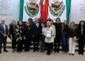 Entrega el gobernador a Cecilia Imelda Lugo Cruz medalla al mérito ‘Luis García de Arellano’