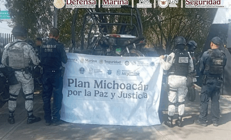 Anuncia SSPC 28 detenciones y aseguramiento de arsenal, 21 vehículos y explosivos improvisados en Michoacán