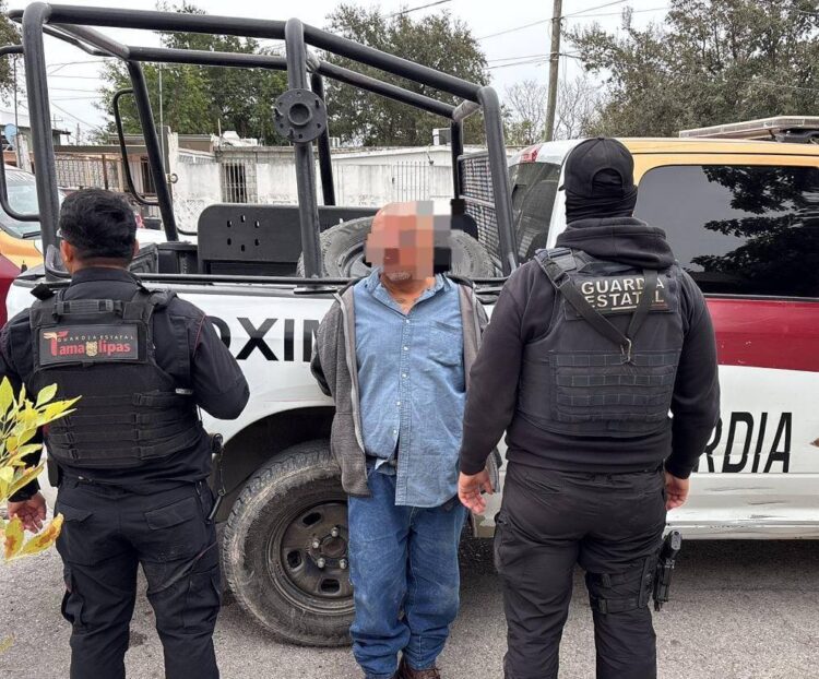La Guardia Estatal de Proximidad detiene a un asaltante robando en un Oxxo de Reynosa