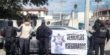 Policías estatales aseguran en Reynosa a individuo en posesión de narcóticos; en su huida chocó a patrulla