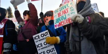 Enconadas protestas convulsionan este viernes a EU: Exigen a Donald Trump poner fin a brutalidad del ICE