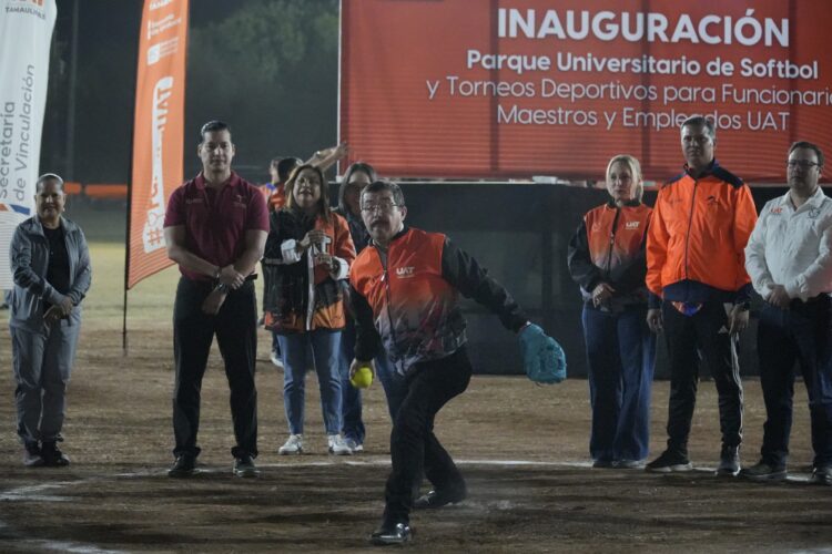 Inaugura rector Dámaso Anaya el Parque Universitario de Softbol de la UAT 
