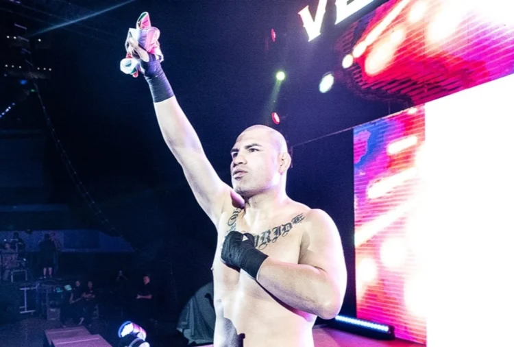 Después de 11 meses el ex campeón de la UFC Caín Velásquez sale de prisión de California