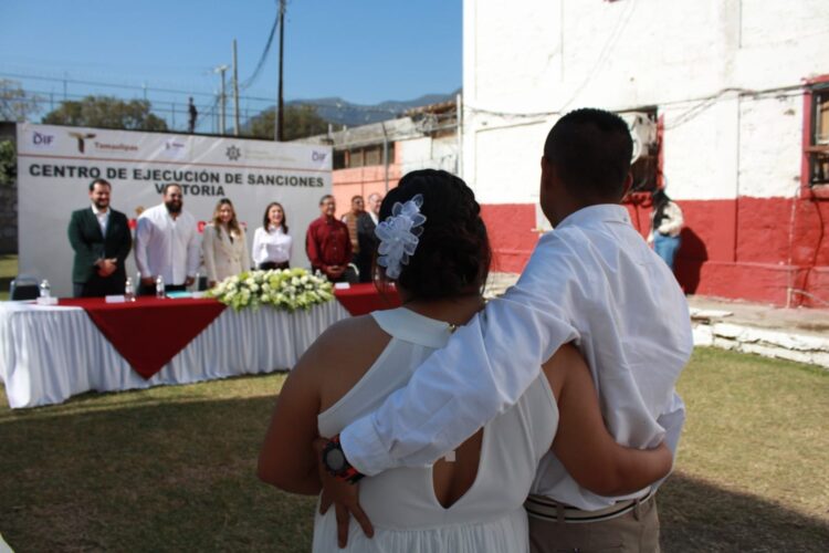Celebran matrimonios colectivos en CEDES Victoria
