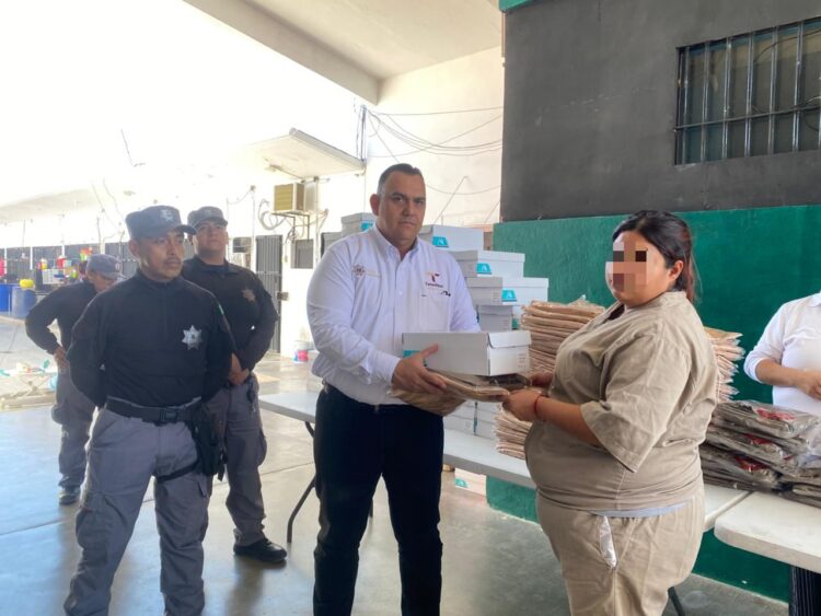 Reciben CEDES de Tamaulipas cuatro mil 500 uniformes, zapatos y ropa de cama