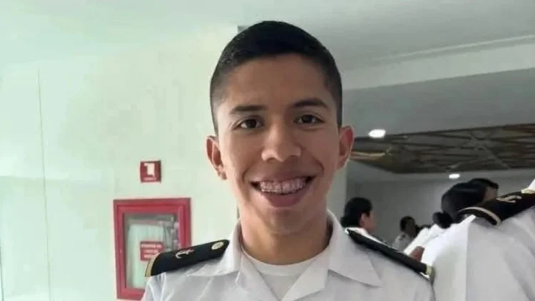 Familiares inconformes de cadete naval desaparecido en Aldama, Tamaulipas, bloquean avenida en Altamira