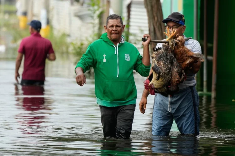 Unas 17 personas sin vida y más de 250 mil damnificados por inundaciones mantienen en vilo a Colombia