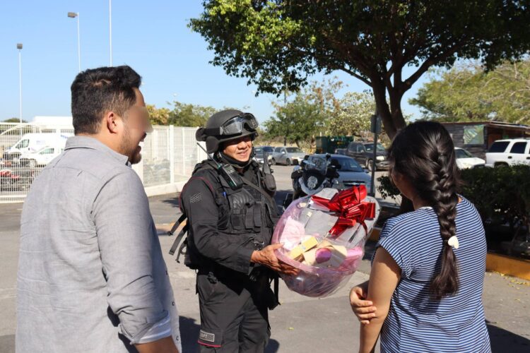 La SSPT entrega obsequios a bebé nacida en libramiento de Victoria con ayuda de Linces