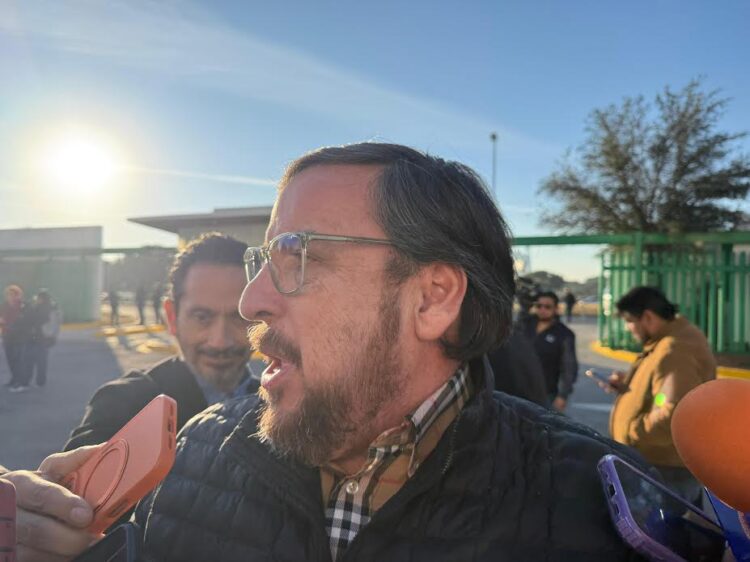 Afín a educación privada, titular de SET dice a padres que si no pueden pagar cuotas hagan trabajos en escuelas