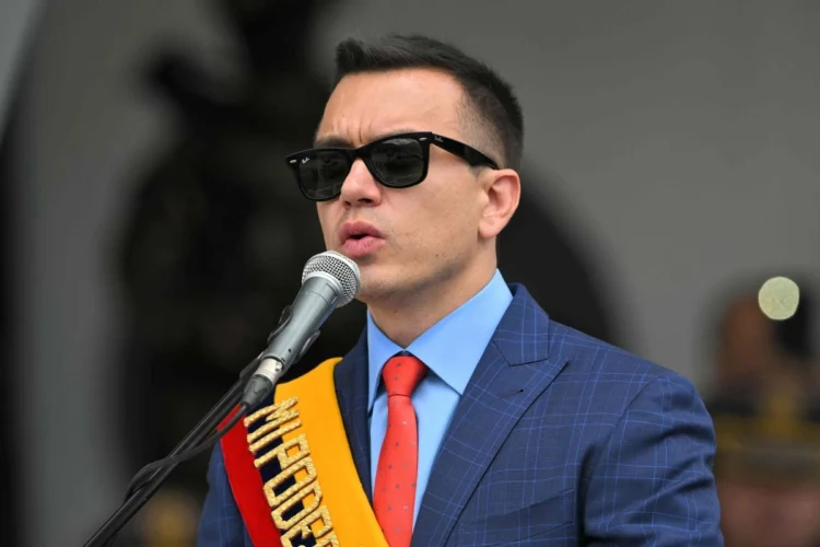 Al servicio de Trump, Ecuador acompaña a EU a bombardear campamento de grupo armado colombiano