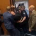 Veterano de Marines protesta contra guerra en Irán y lo sacan con violencia durante audiencia de Senado de EU