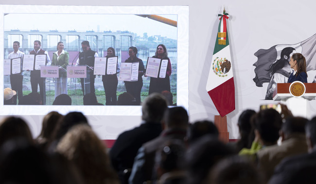 Sheinbaum entrega por primera vez títulos de concesión de agua a municipios de Baja California