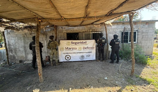Autoridades federales detienen a cuatro personas y aseguran un laboratorio clandestino en Sinaloa