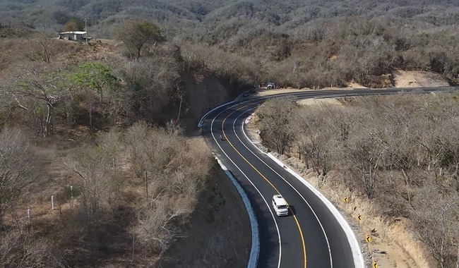 Se moderniza carretera Salina Cruz-Zihuatanejo en beneficio de 1.9 millones de habitantes