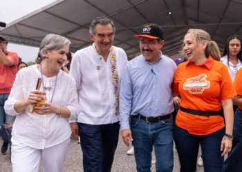 Con niños, el gobernador y el rector disfrutaron de amenidades de la UAT en el DIFzania 2026