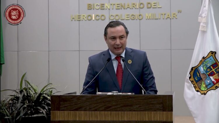 ‘Chapoteando’ en el lodo, diputado dice que en el Congreso no hay línea ni arreglos en lo oscurito