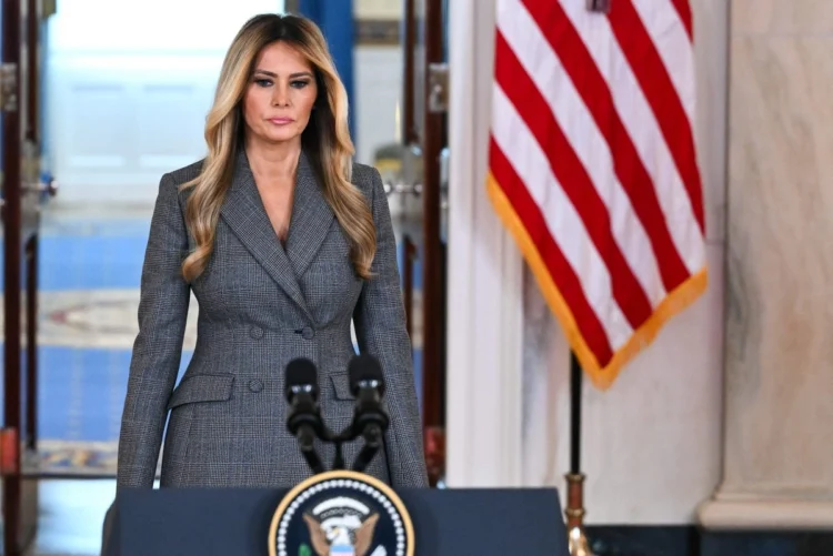 Desde la Casa Blanca Melania Trump denuncia ‘mentiras’ que la vinculan con el depredador Jeffrey Epstein