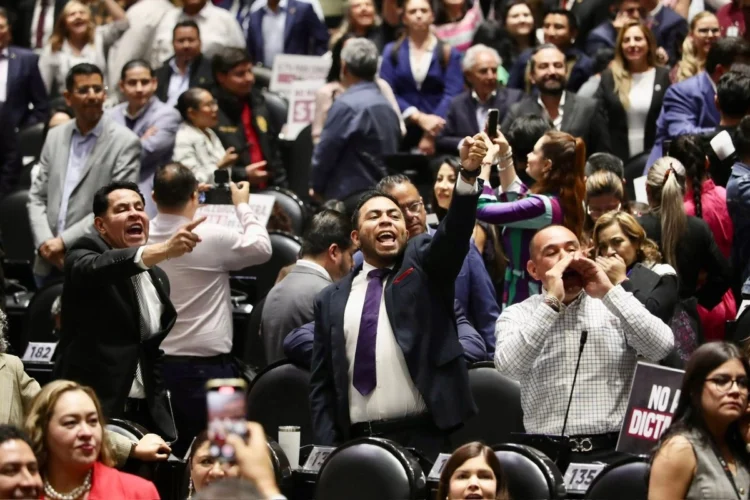 Luego de 16 horas de debate e insultos Diputados aprueban en lo particular ‘plan B’ de la reforma electoral