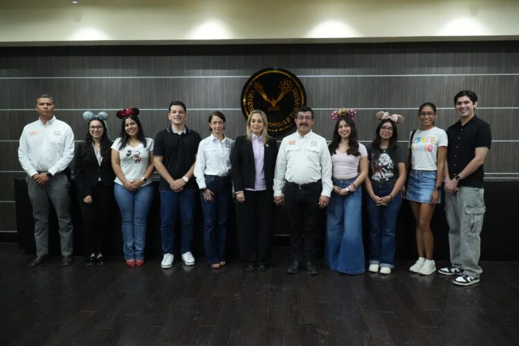 Envía UAT segunda generación de alumnos al programa intercultural de Disney