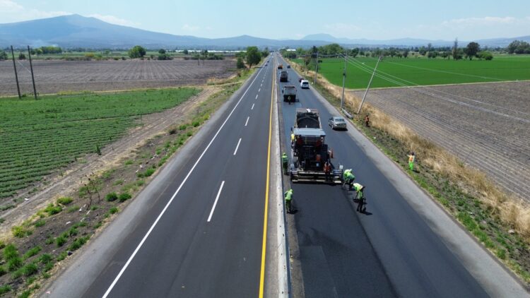 Repara Gobierno 5 mil km de la Red Carretera Federal con Trenes de Pavimentación 