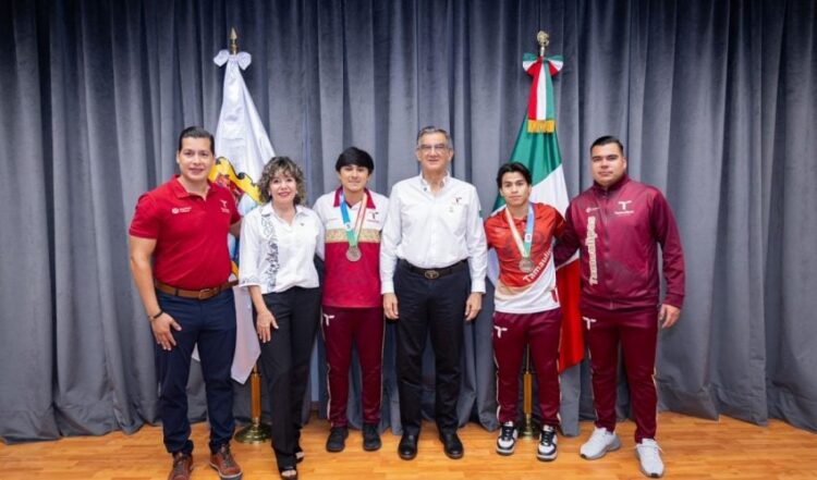 Recibe el gobernador a dos históricos campeones tamaulipecos
