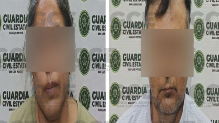 La policía detiene a ex alcalde de un municipio de SLP y a su esposa en posesión de un arsenal