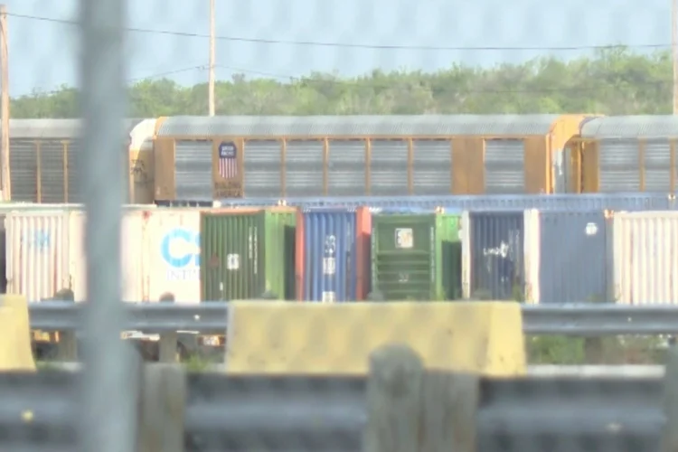 Encuentran 6 muertos en vagón de tren de carga en la frontera de Texas con Nuevo Laredo