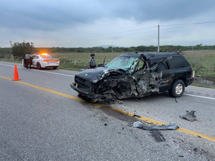 Choque entre tráiler y vehículo dejó un número indeterminado de lesionados cerca de Llera