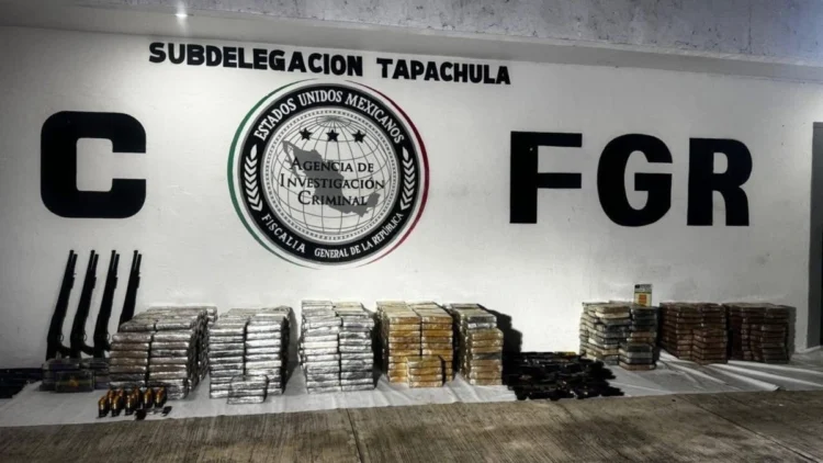 Golpe fulminante al narco: Aseguran 151 armas, 18 granadas y 687 paquetes de cocaína en Chiapas