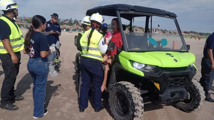 La GE activa protocolos de auxilio para salvar la vida de mujer arrastrada por las olas en Playa Miramar