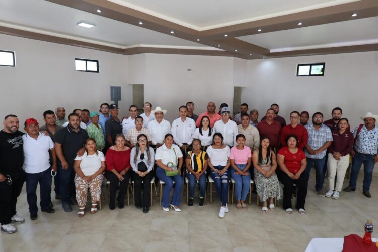 Productores pesqueros reciben orientación sobre programas de apoyo estatal