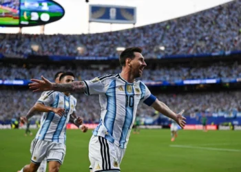 Argentina le pasa por encima a la inerme selección de  Argelia con 3 goles de Lionel Messi