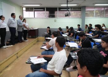 Aspirantes a ingresar a la UAT presentan examen CENEVAL