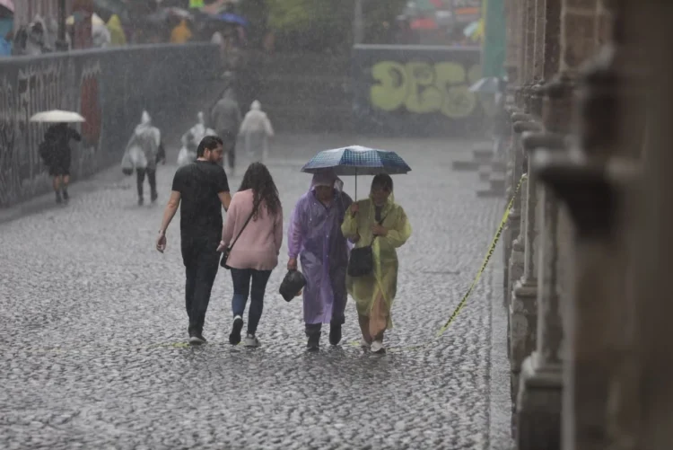 Alerta SMN por lluvias torrenciales y posible ciclón tropical para este domingo