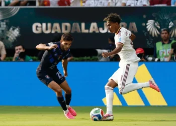 España vence 1-0 a Uruguay  y perfila a Ecuador como rival de México en dieciseisavos del Mundial