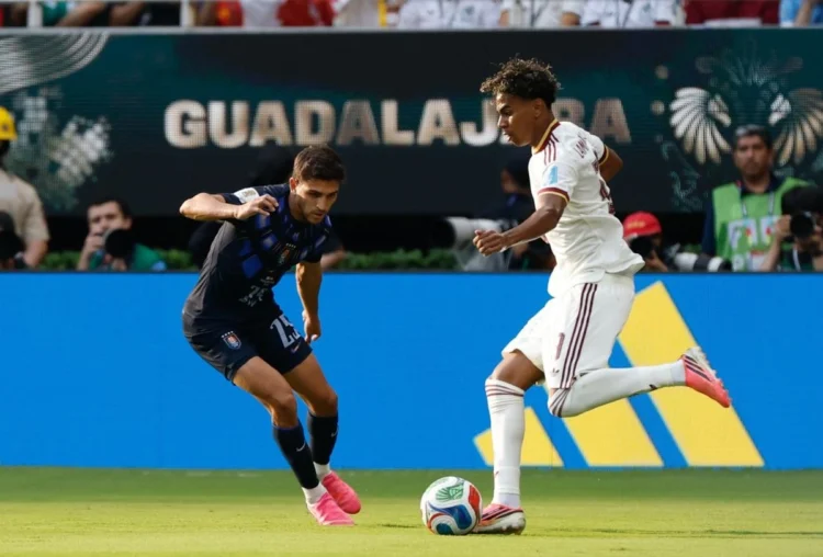 España vence 1-0 a Uruguay  y perfila a Ecuador como rival de México en dieciseisavos del Mundial