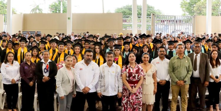 Entrega la UAT en la UAM-Mante nuevos profesionales de la salud y la educación