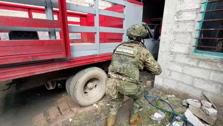 La policía y la Marina localizan toma clandestina de combustible y túnel en predio de Ecatepec