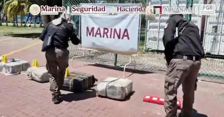 El Gabinete de Seguridad asegura 270 kilos de cocaína en el puerto de Manzanillo y retiene a 2 migrantes