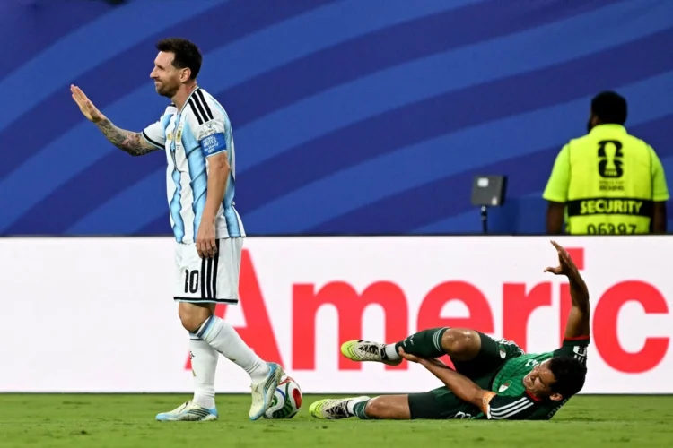 Selección de Argelia presenta queja ante la FIFA por ‘error’ arbitral tras falta de Messi contra Mandi