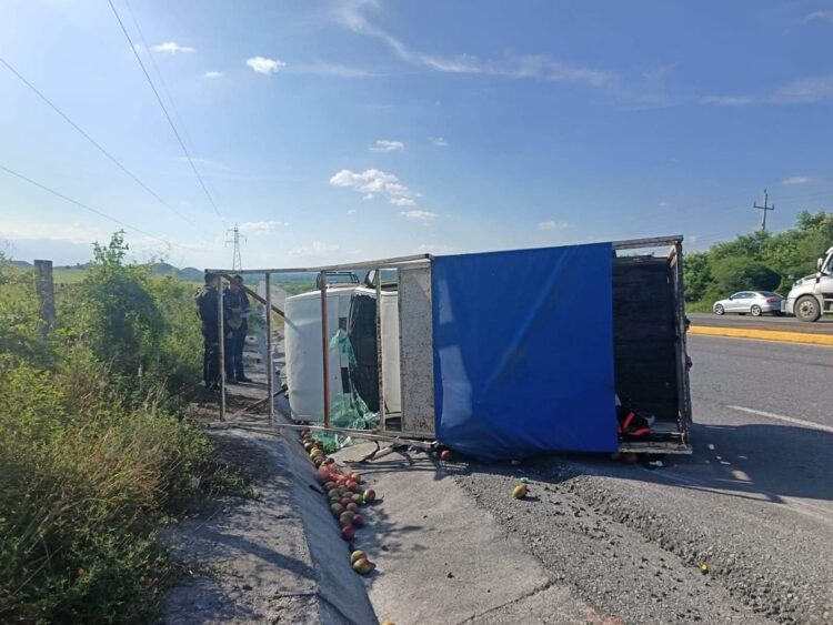 La GE  atiende volcadura con 3 lesionados  en carretera Victoria-Monterrey; una es menor de edad