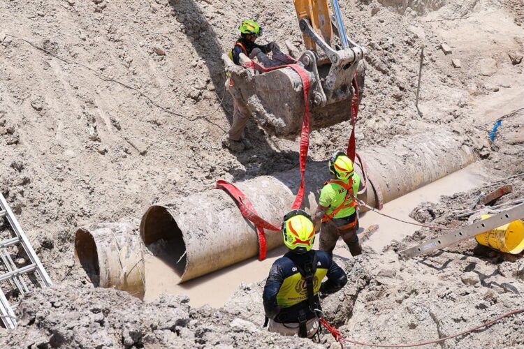 Unas 25 horas después recuperan el cuerpo del trabajador que pereció en planta de rebombeo de Victoria