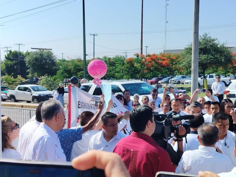 Maestros de la zona escolar 82 increpan a titular de la SET: Paran labores y exigen destitución de supervisora