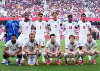 Robo de equipamiento de la selección de Inglaterra exhibe seguridad de EU; dos detenidos en custodia