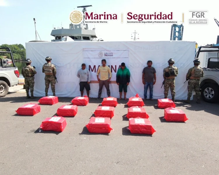 La Secretaría de Marina asegura en Chipas 1.2 toneladas de cocaína y detiene a 8 presuntos traficantes